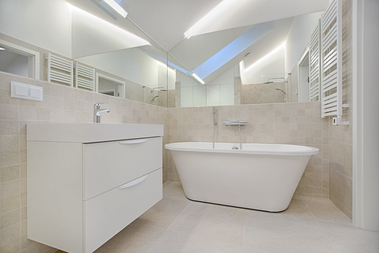 about-02 Elegant minimalist bathroom featuring a white bathtub and sleek fixtures.